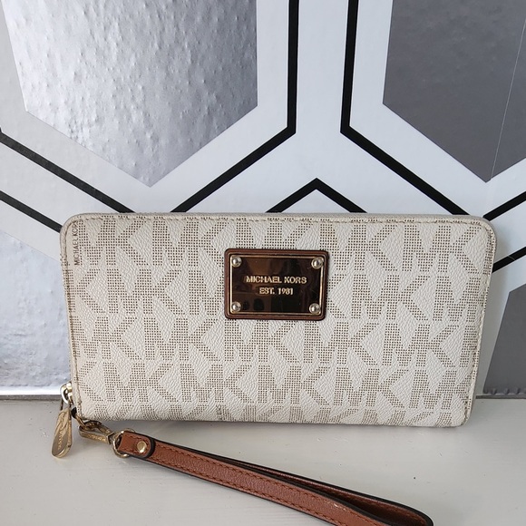 Michael Kors Jet Set Vanilla Leather Continental Wallet - Picture 3 of 3